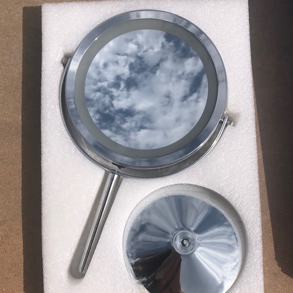 MAKEUP MIRROR LIGHT UP - Picture 2 of 9